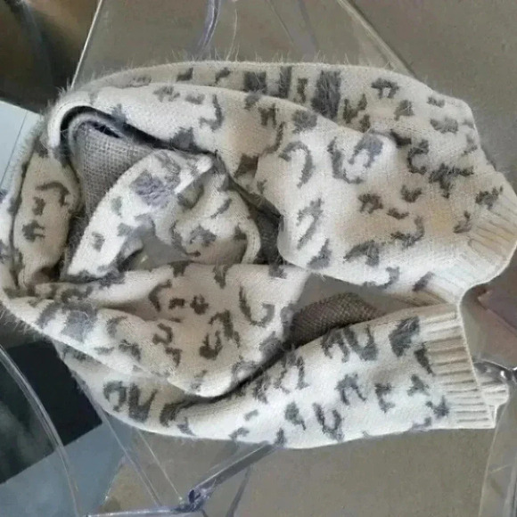 So Soft Animal Print Scarf - Picture 4 of 4